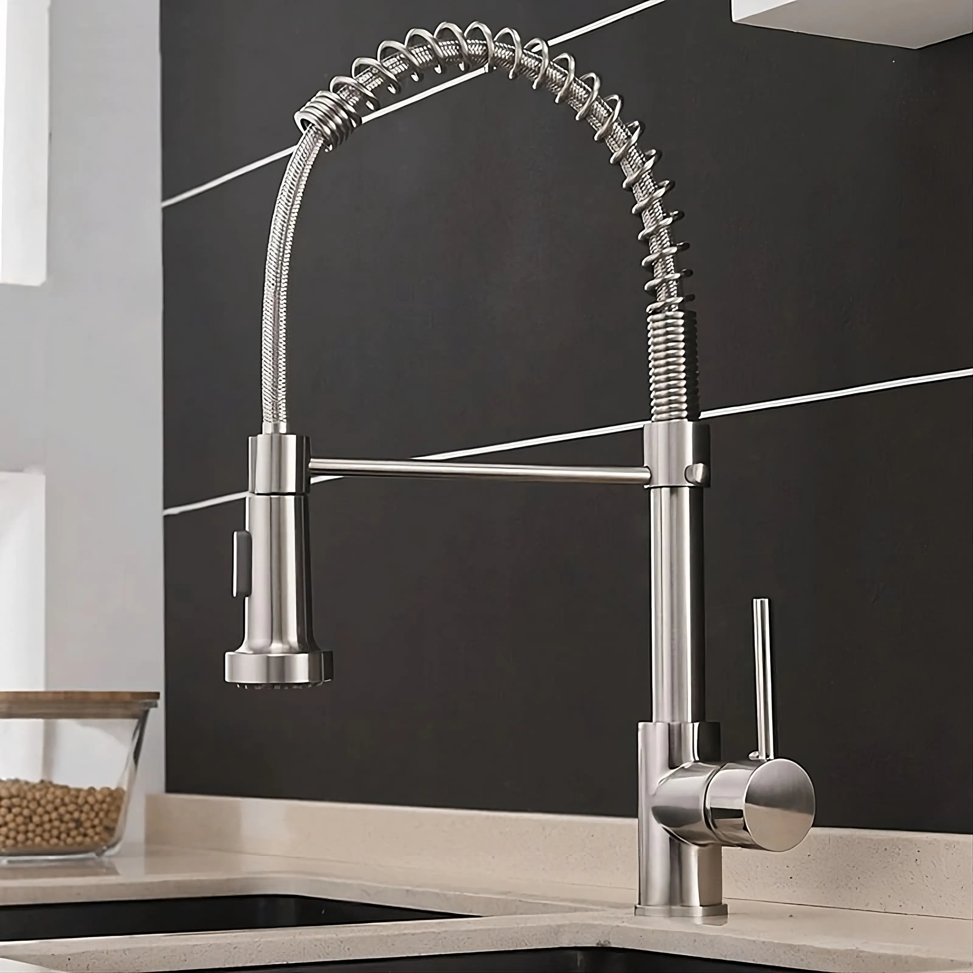 Halmstad pull-out kitchen faucet