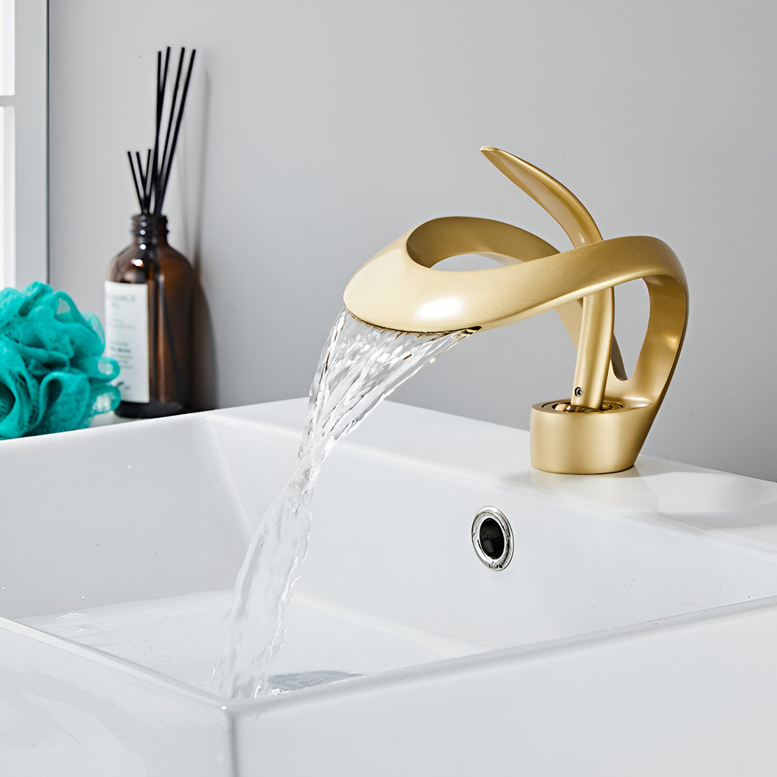 Gold luxury bathroom waterfall faucet