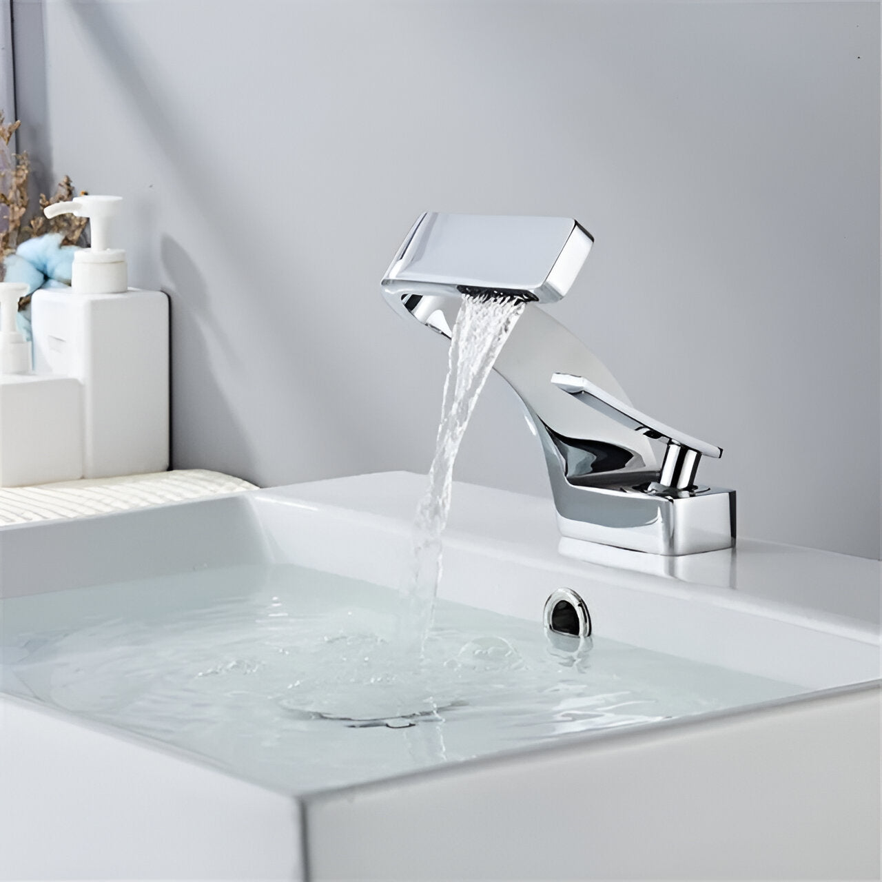 Chrome modern bathroom faucet with minimalistic style